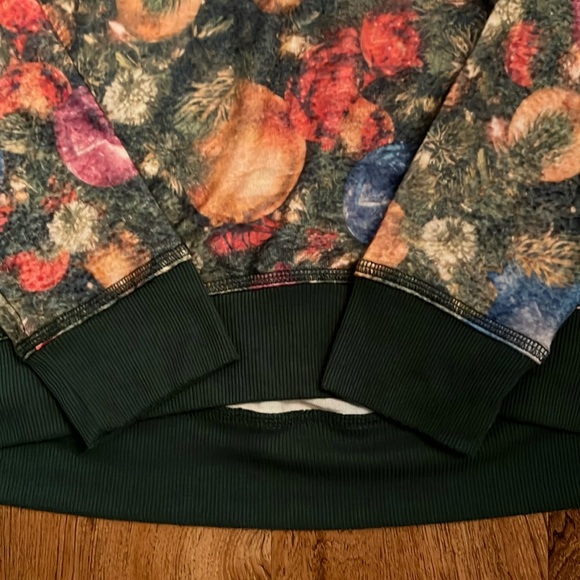 Eyeshadow Lightweight Holiday Sweater - Picture 3 of 6